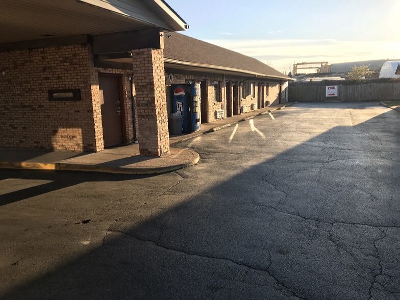 More Photos Of 3607 Hamilton Ave, Saint Louis Hotel For Sale