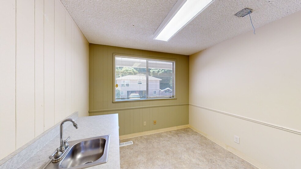 More Photos Of 13350 Big Basin Way, Boulder Creek Medical For Lease