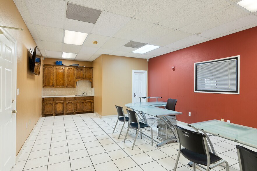 More Photos Of 700 W Sioux Rd, Pharr Warehouse For Sale