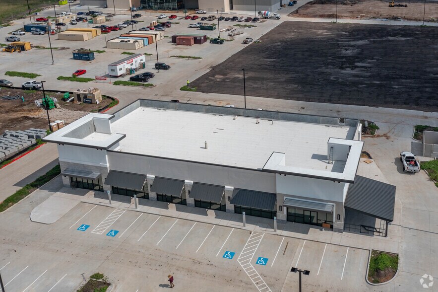 More Photos Of 10407 Highway 6, Missouri City Storefront For Lease