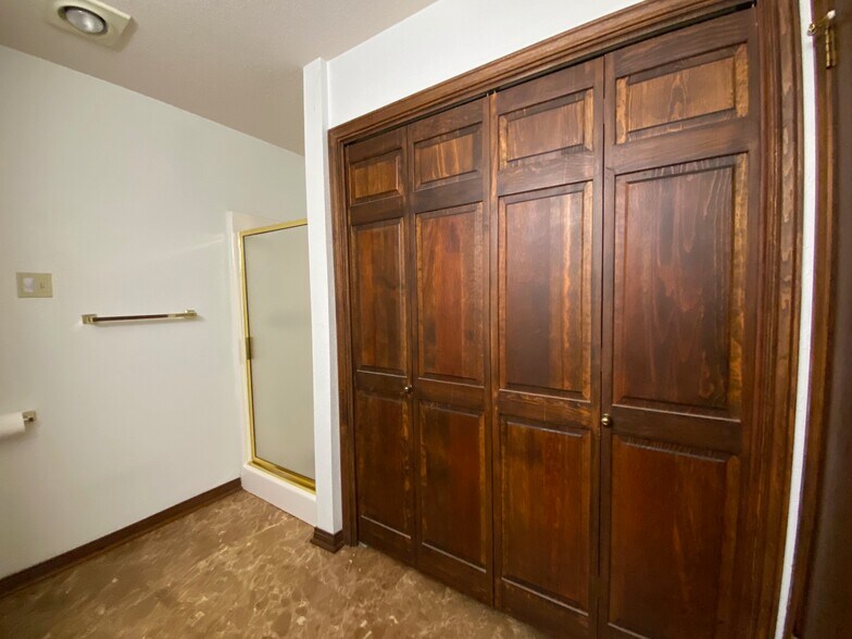 More Photos Of 4950 Washington Blvd, Beaumont Light Manufacturing For Sale