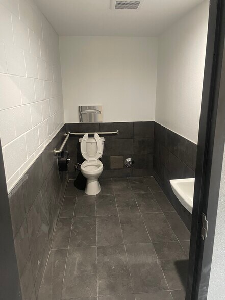 More Photos Of 11891 Beach Blvd, Stanton Auto Repair For Sale