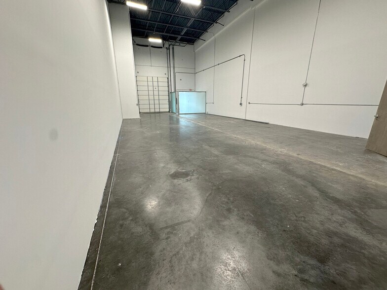 More Photos Of 7814-7816 SW Jack James Dr, Stuart Warehouse For Lease