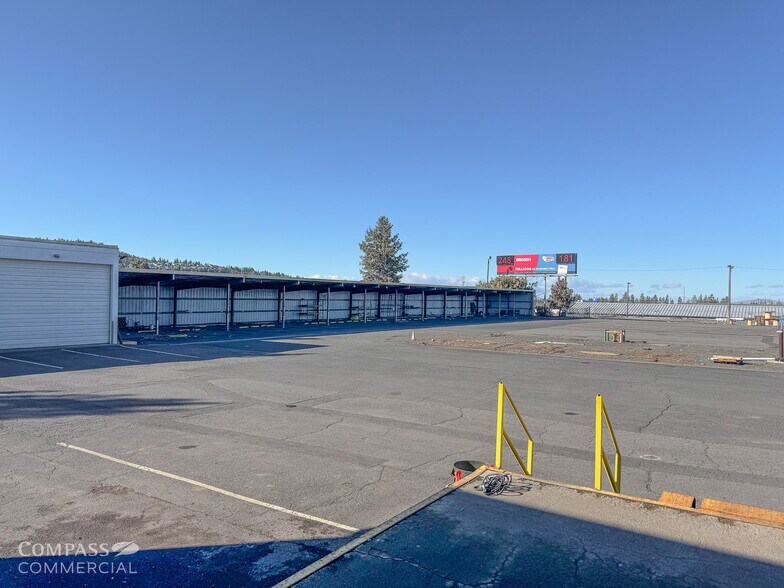 More Photos Of 328 NE Webster Ave, Bend Warehouse For Lease