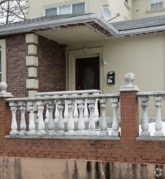 More Photos Of 69 Starbuck St, Staten Island Apartments For Sale