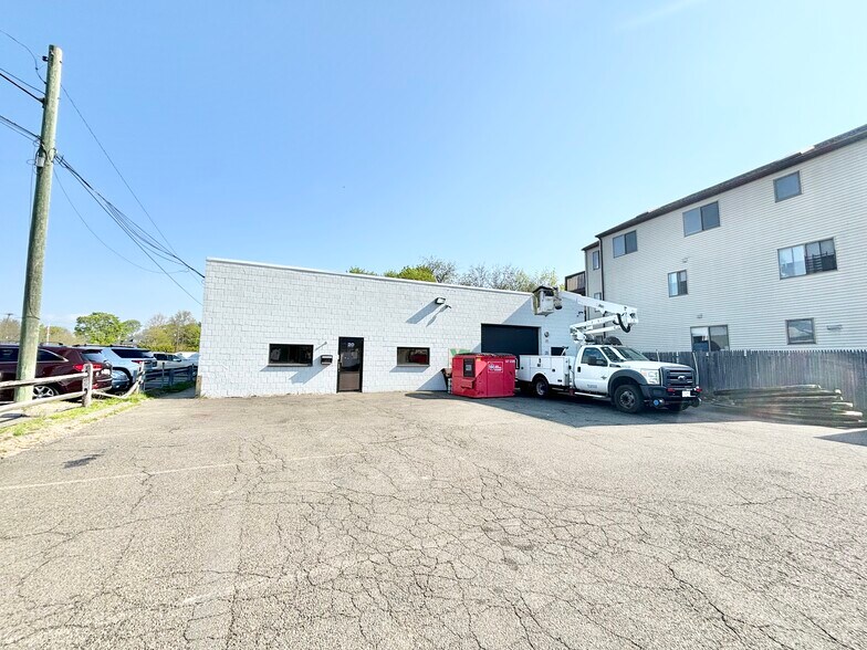 More Photos Of 20 Crescent St, Stamford Warehouse For Sale
