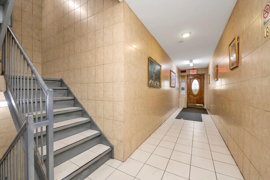 More Photos Of 10018 40th Rd, Corona Apartments For Sale