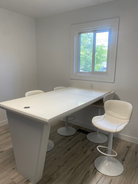 More Photos Of 604 Duchess St, Saskatoon Office For Lease