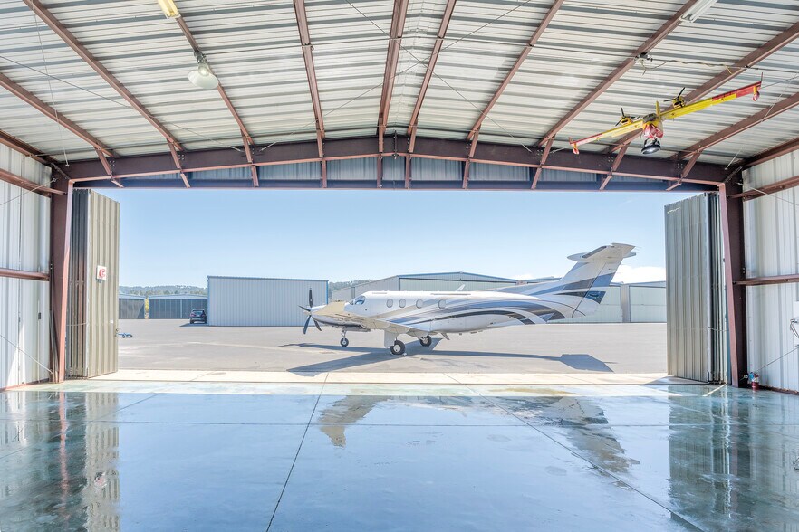 More Photos Of 1204 Airport Rd, Monterey Airplane Hangar For Lease