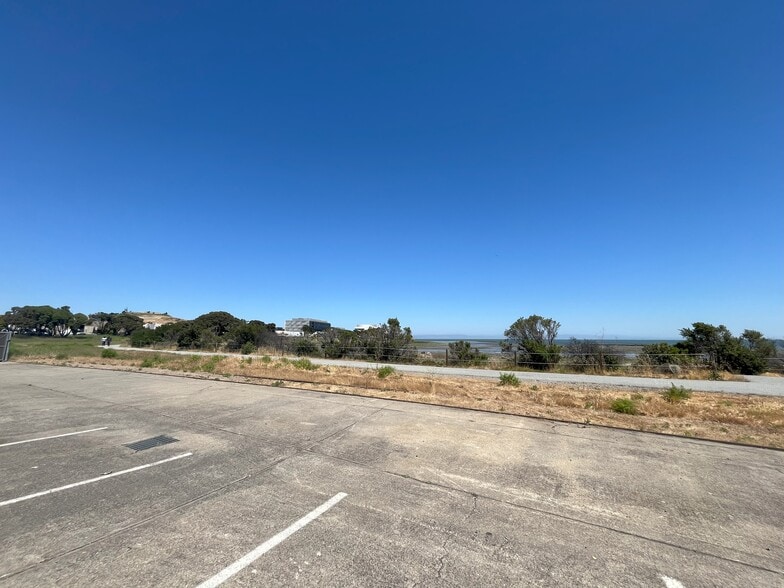 More Photos Of 300-332 Littlefield Ave, South San Francisco Showroom For Lease