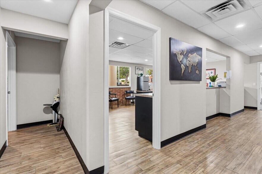 More Photos Of 15043 Main St, Alachua Showroom For Sale