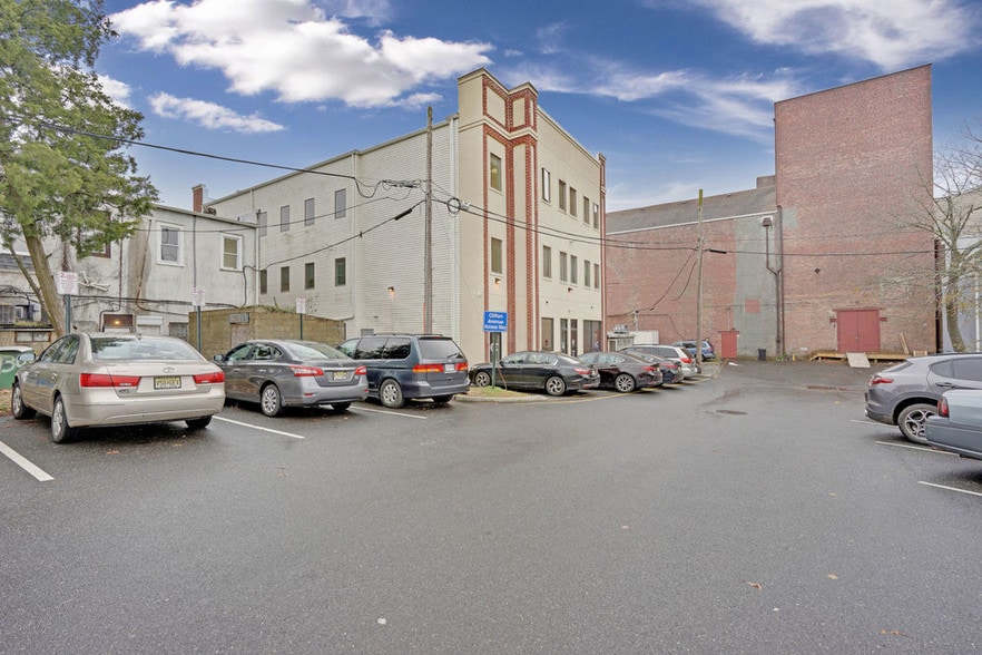 More Photos Of 418 Clifton Ave, Lakewood Medical For Lease