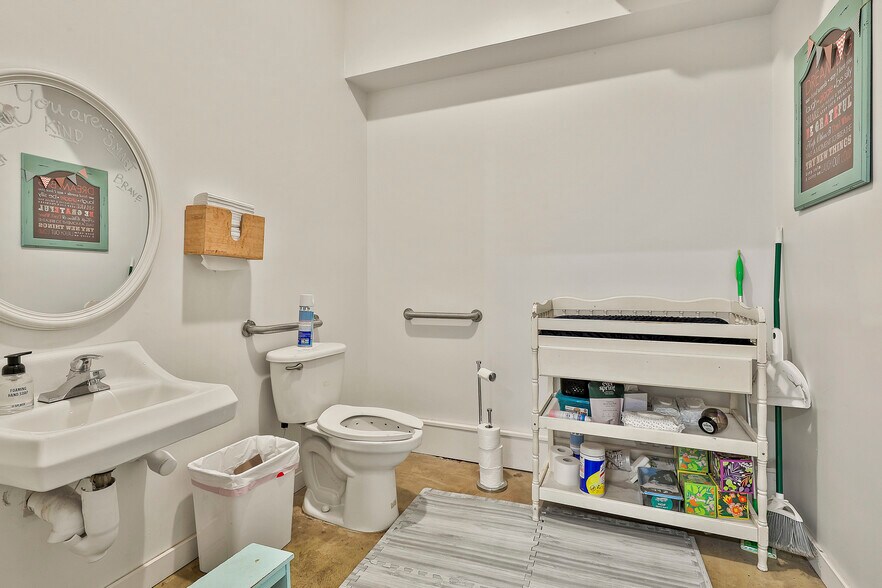 More Photos Of 34-36 Madison St, Newnan Storefront For Lease