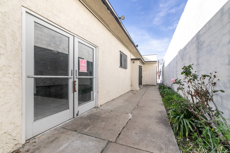 More Photos Of 115 N Fairfax Ave, Los Angeles Freestanding For Sale