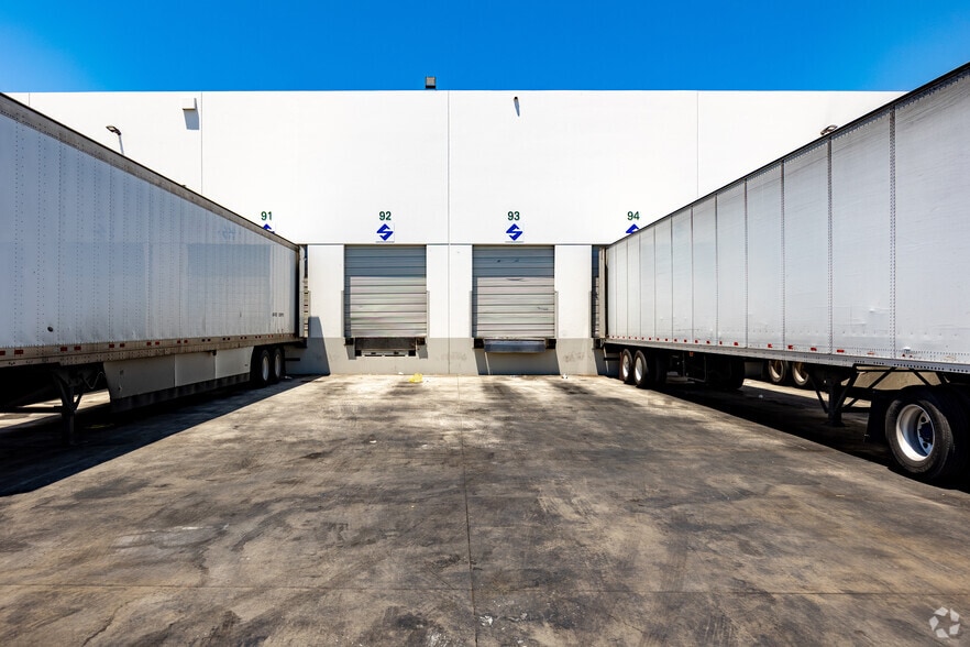 More Photos Of 5353 W Imperial Hwy, Los Angeles Distribution For Lease