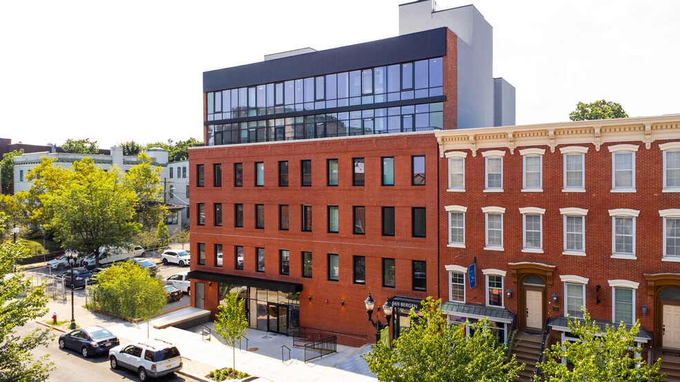 More Photos Of 669 Bergen Ave, Jersey City Apartments For Lease