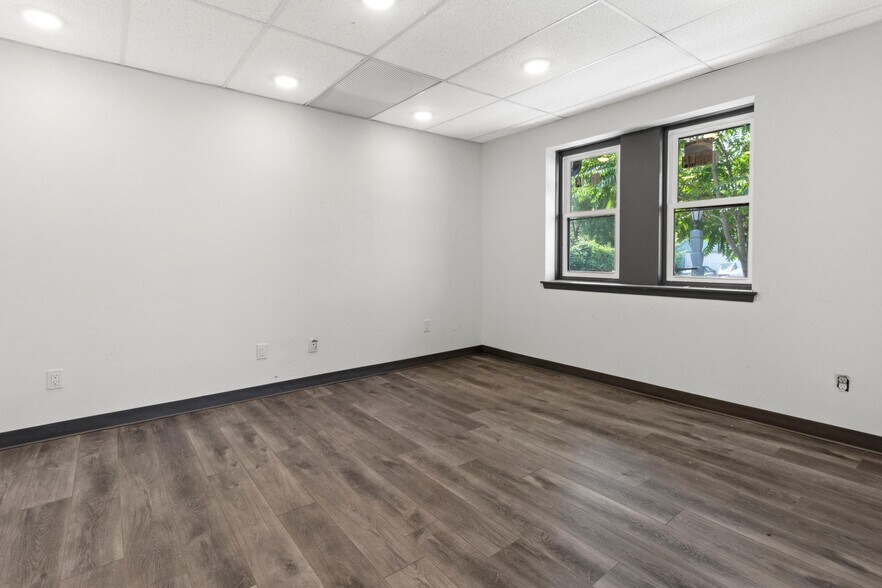 More Photos Of 6080-6090 S 108th St, Hales Corners Office For Sale