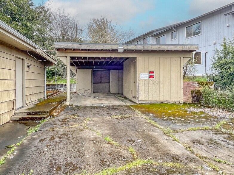 More Photos Of 859 W Lookingglass Rd, Roseburg Office For Sale