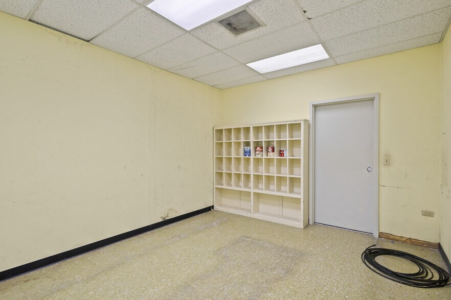 More Photos Of 6545 Normandy Blvd, Jacksonville Storefront Retail Office For Lease