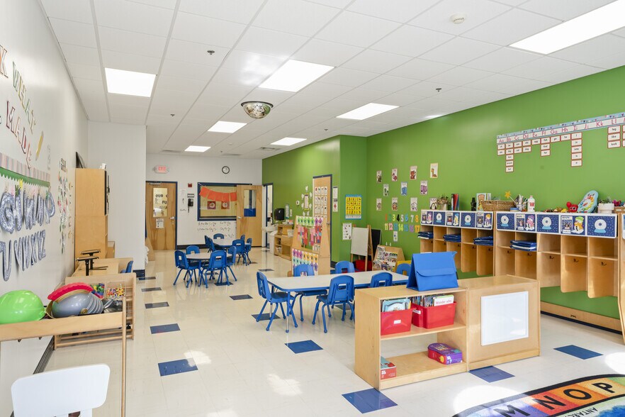 More Photos Of 42885 Orchard Oriole Dr, Ashburn Daycare Center For Sale