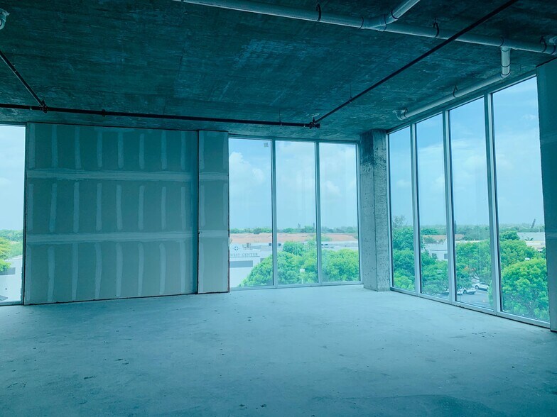 More Photos Of 10450 NW 33rd St, Doral Office For Sale