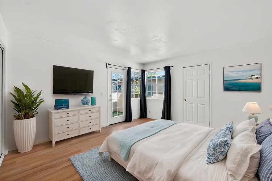 More Photos Of 4930 W Point Loma Blvd, San Diego Apartments For Sale
