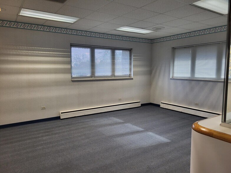 More Photos Of 601 W Central Rd, Mount Prospect Medical For Lease