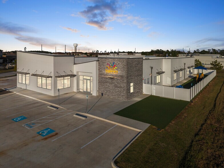 More Photos Of 5721 Hampton Pointe Blvd, The Woodlands Daycare Center For Sale