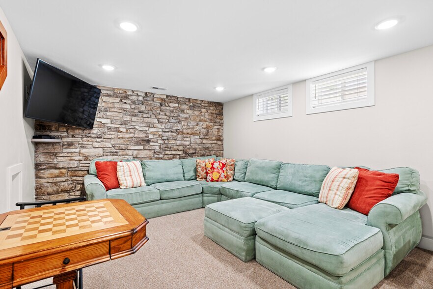 More Photos Of 207 Main St, Rexburg Office For Sale
