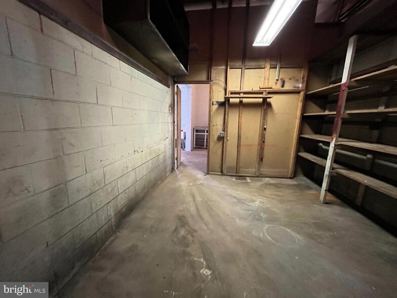 More Photos Of 407 S West Blvd, Landisville Warehouse For Lease