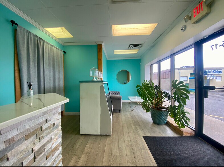 More Photos Of 725-745 Gardiners Rd, Kingston General Retail For Lease