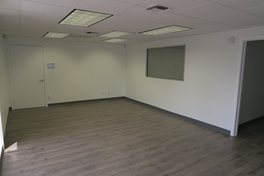 More Photos Of 5930 Star Ln, Houston General Retail For Lease
