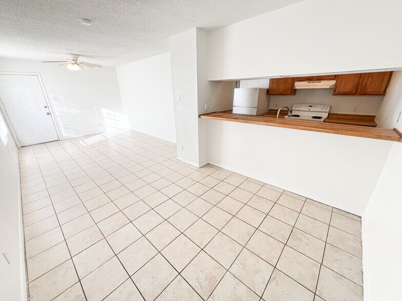 More Photos Of 900 Scurry St, Big Spring Apartments For Sale