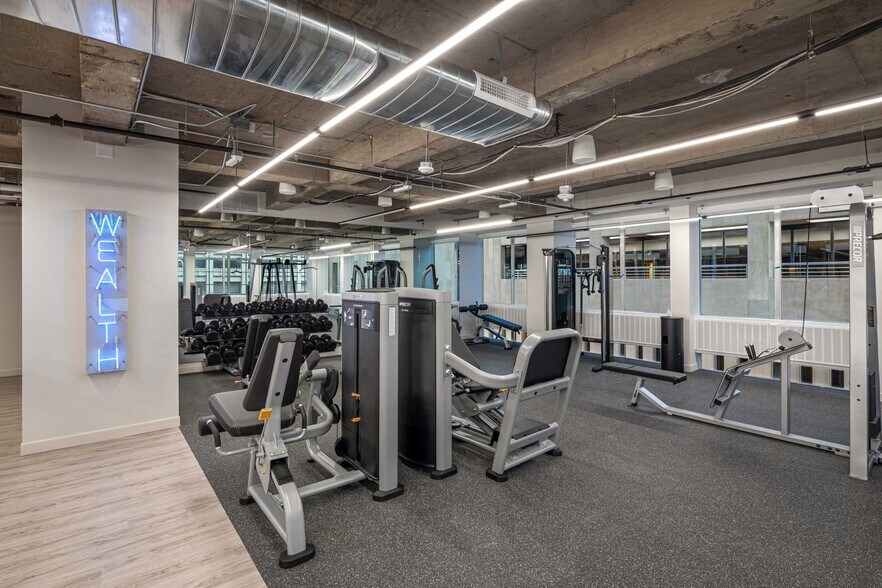 More Photos Of 1700 Broadway, Denver Office For Lease