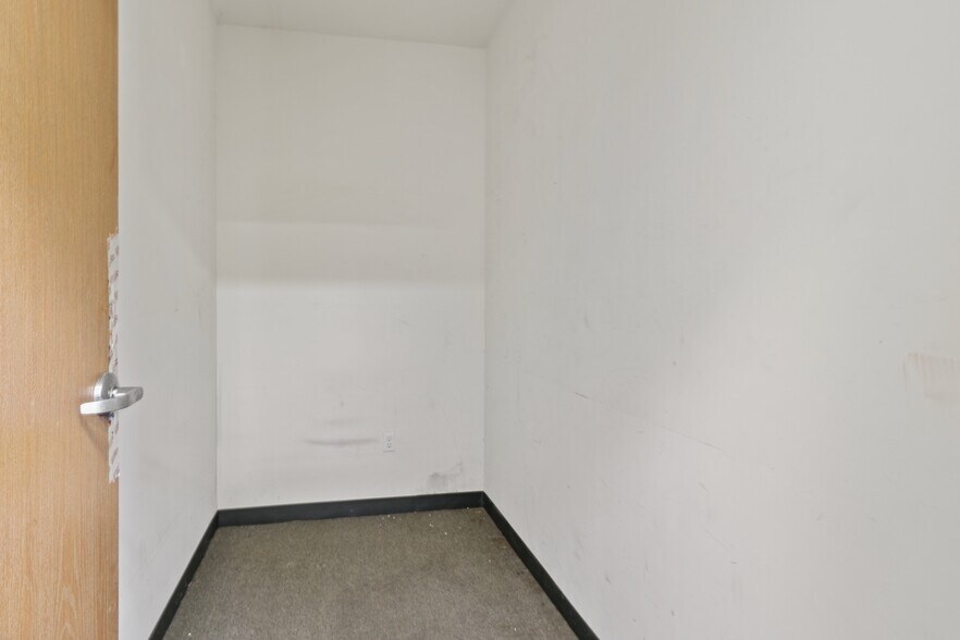 More Photos Of 1410-1412 Elwood St, Los Angeles Warehouse For Sale