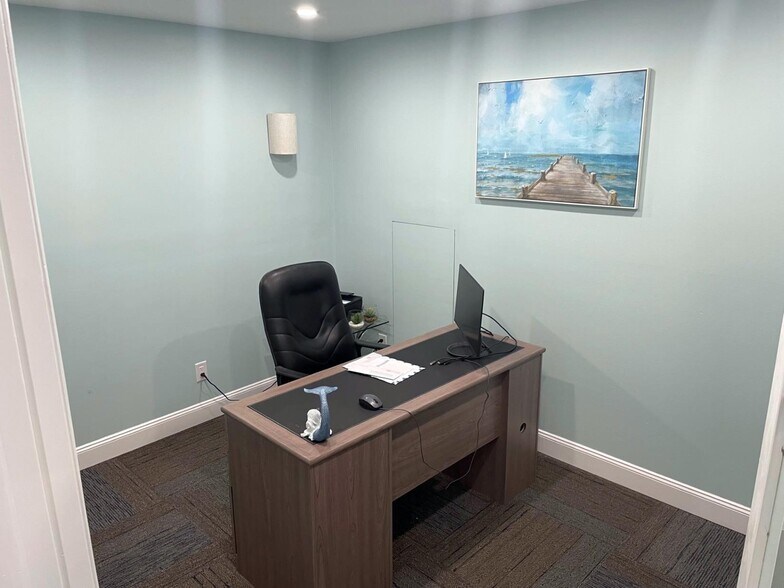 More Photos Of 3472 NE Savannah Rd, Jensen Beach Office Residential For Lease