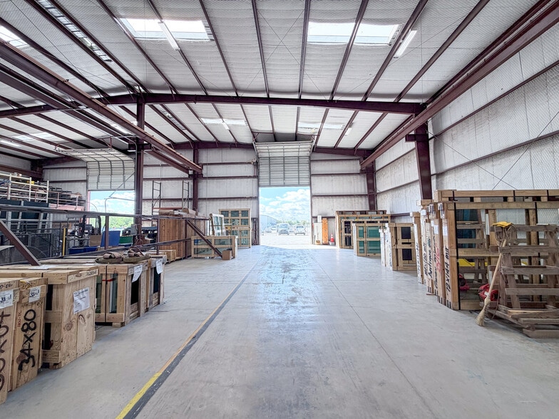 More Photos Of 18740 Goll St, San Antonio Warehouse For Lease