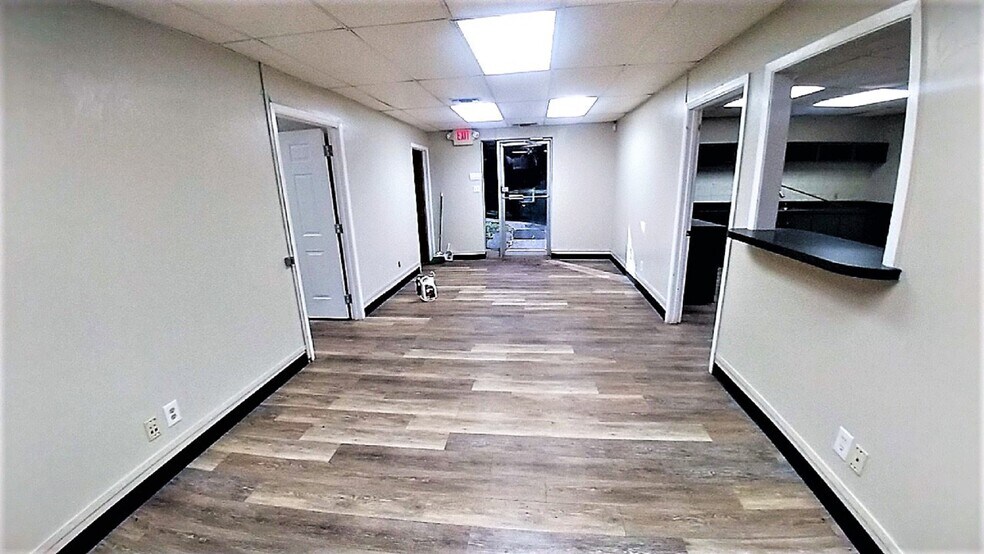 More Photos Of 131 E Sears St, Denison Warehouse For Lease