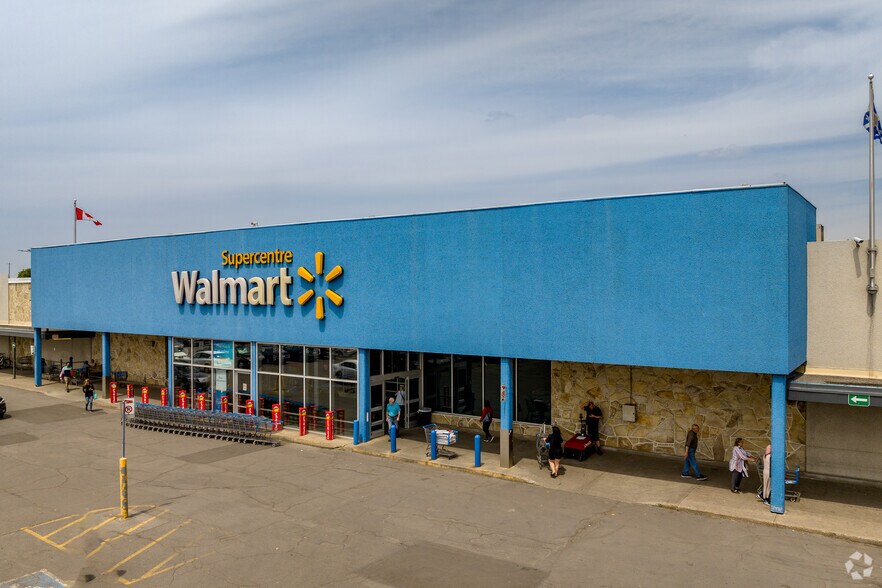 More Photos Of 7225-7445 Boul Langelier, Montréal Freestanding For Lease