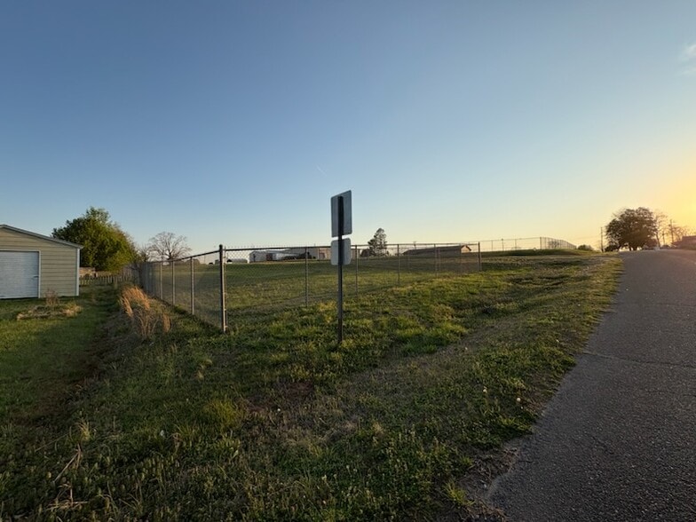 More Photos Of 342 Wilson Dr, Fallston Distribution For Sale