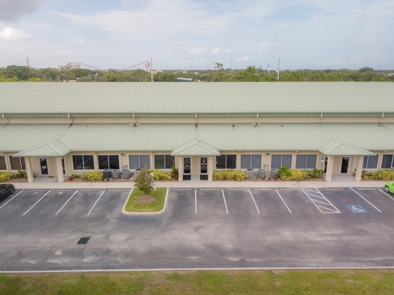 Primary Photo Of 4532 McAshton St, Sarasota Truck Terminal For Sale