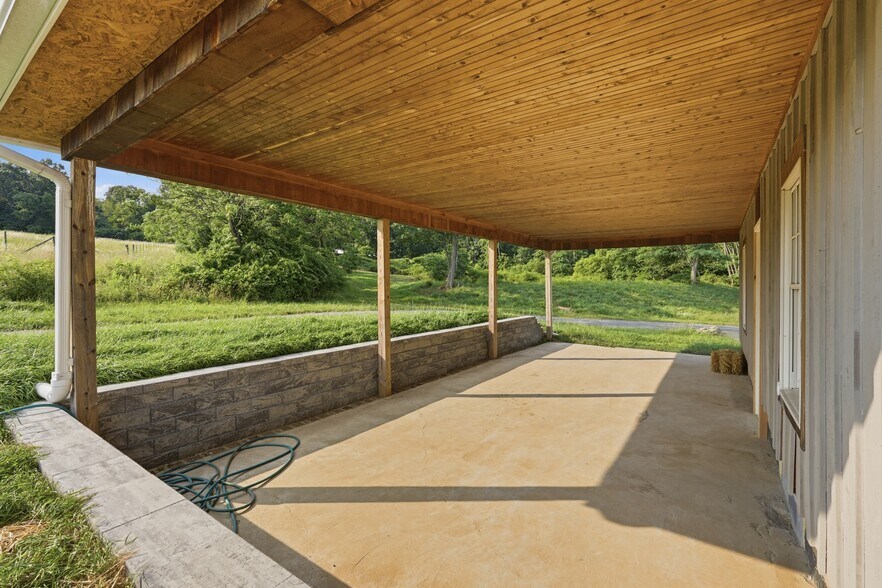 More Photos Of 13175 Washington Springs Winery Ln, Smithsburg Flex For Lease