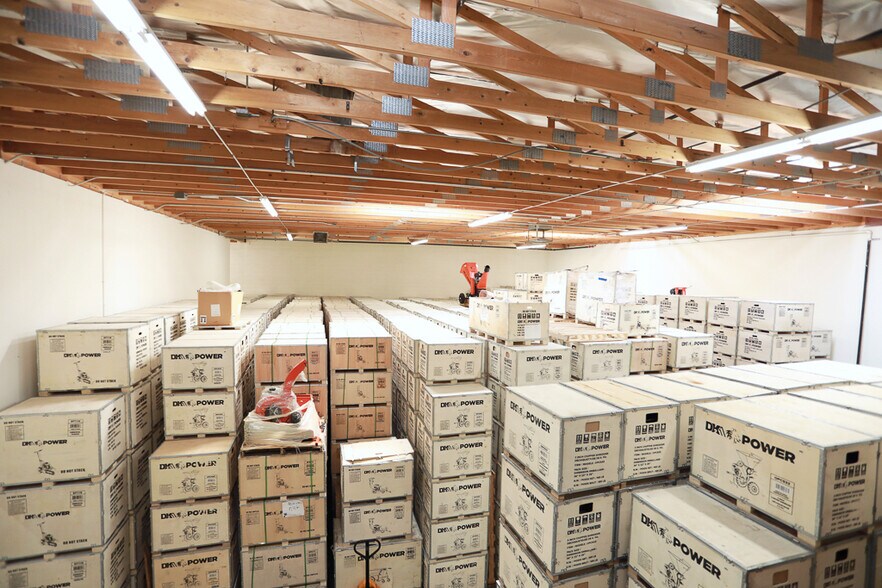 More Photos Of 4301 S Valley View Blvd, Las Vegas Warehouse For Lease