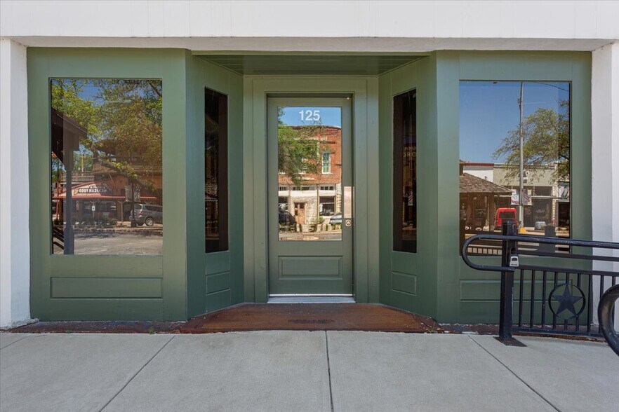 More Photos Of 125 N Pecan St, Hico General Retail For Sale