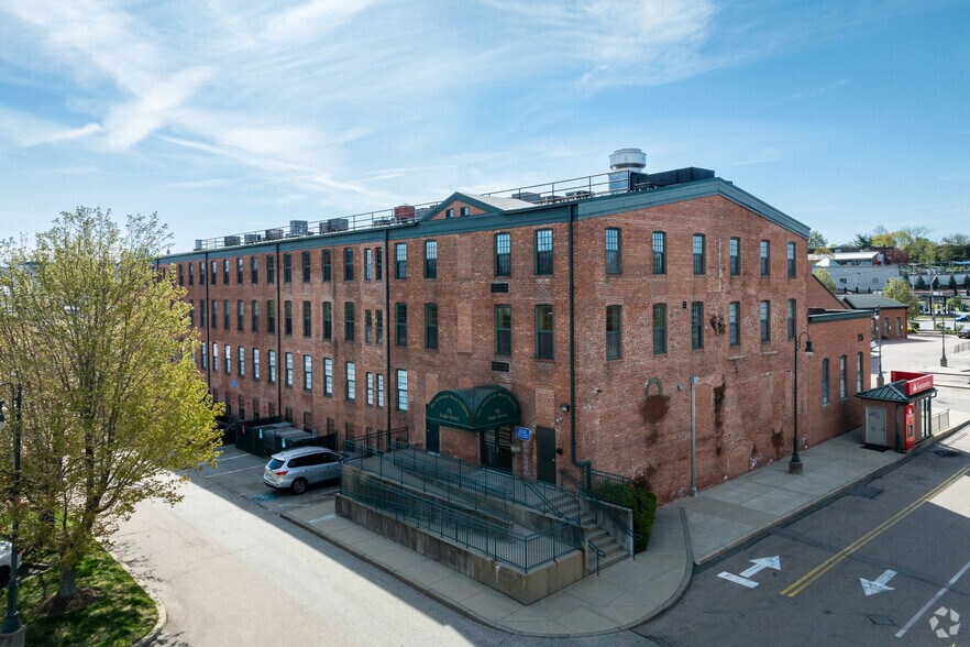 More Photos Of 325 Valley St, Providence Unknown For Lease