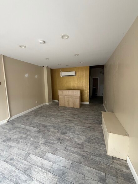 More Photos Of 3107 37th St, Astoria General Retail For Lease