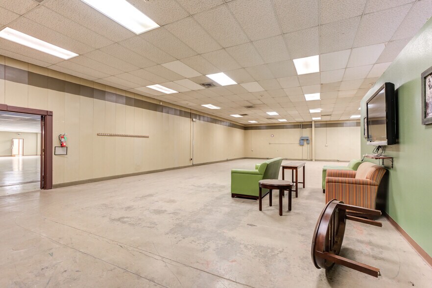 More Photos Of 3802-3806 Interstate 27, Lubbock Office For Sale