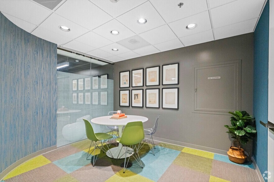 More Photos Of 2000 Crawford St, Houston Office For Sale