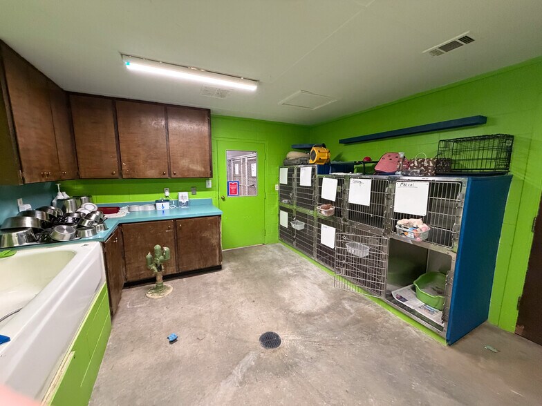 More Photos Of 162 Enzor Rd, Troy Office For Sale