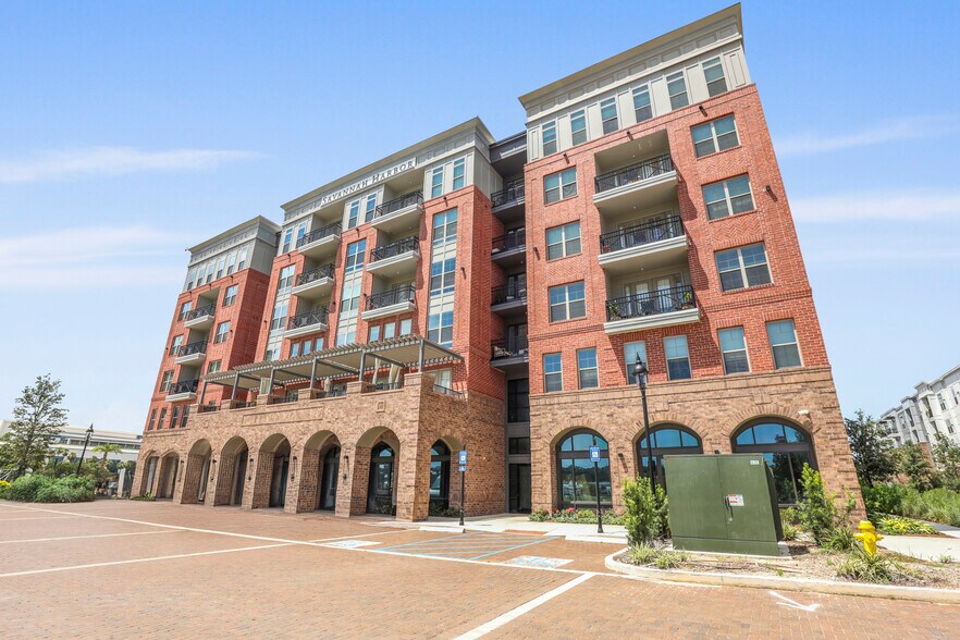 More Photos Of 5 Resort Dr, Savannah Apartments For Lease